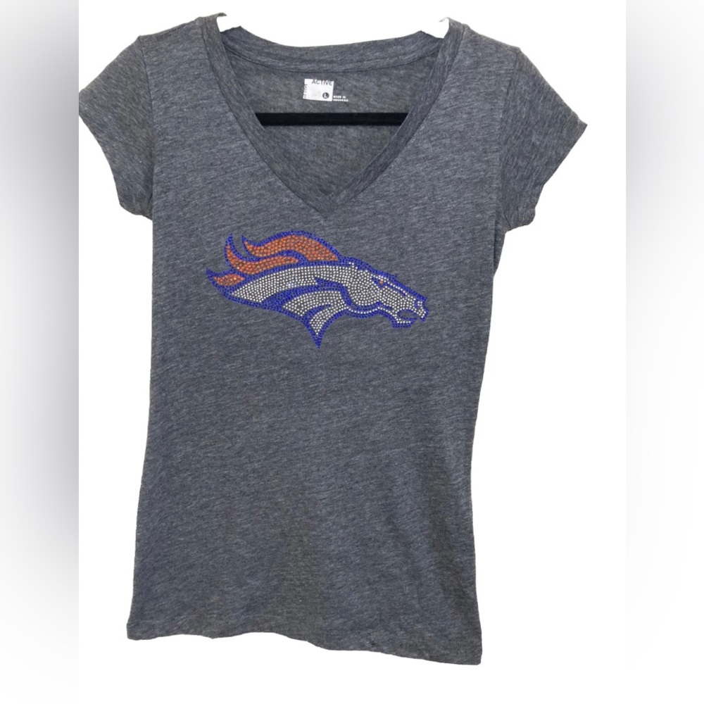 NFL Denver Broncos Shirt Football Women’s Bling V-Neck Grey Size L Manning #18